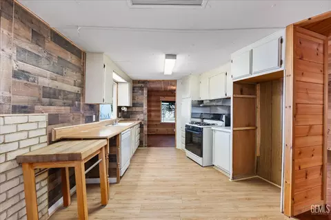 Kitchen - 30751 Sharp Way, Shafter, CA 93263 photo 1 of 2