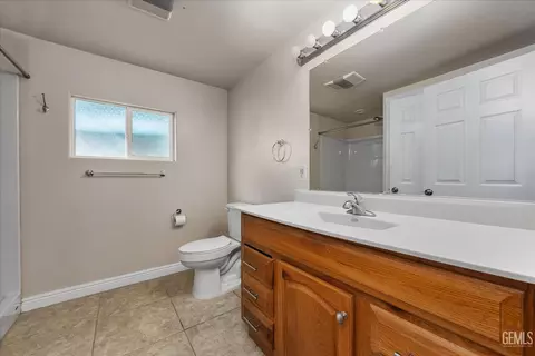 Bath - 30751 Sharp Way, Shafter, CA 93263 photo 1 of 1