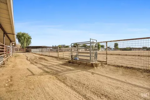 Exterior - 30751 Sharp Way, Shafter, CA 93263 photo 8 of 10