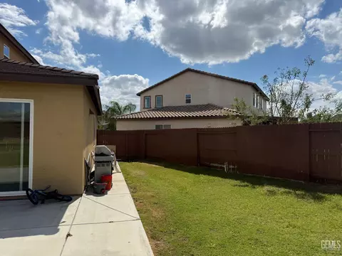 Exterior - 5302 Twinkle Ln, Bakersfield, CA 93313 photo 3 of 5