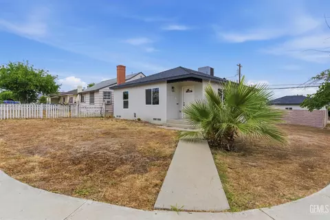 Exterior - 122 E Kern St, Taft, CA 93268 photo 2 of 7