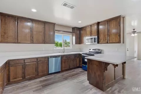 Other - 122 E Kern St, Taft, CA 93268 photo 7 of 8