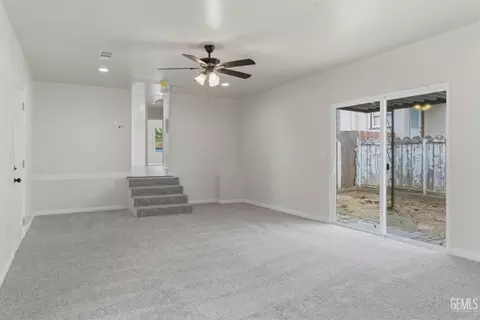 Living - 122 E Kern St, Taft, CA 93268 photo 5 of 6