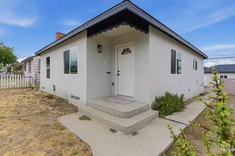 Other - 122 E Kern St, Taft, CA 93268 photo 4 of 8
