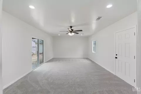 Living - 122 E Kern St, Taft, CA 93268 photo 4 of 6