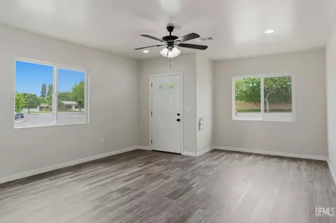 Living - 122 E Kern St, Taft, CA 93268 photo 3 of 6