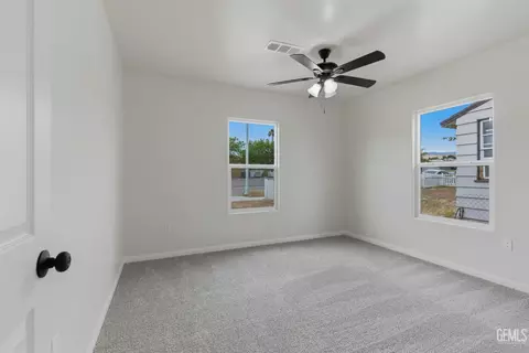 Bedroom - 122 E Kern St, Taft, CA 93268 photo 1 of 4