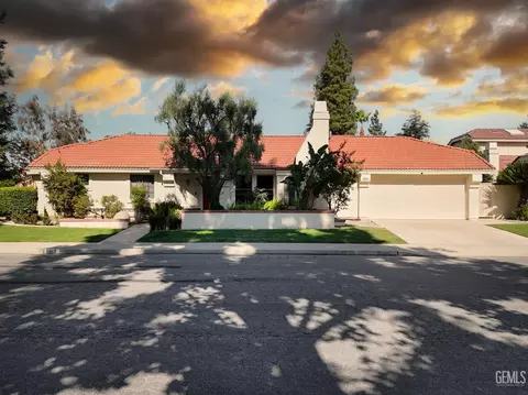 8013 Chaucer St, Bakersfield, CA 93311