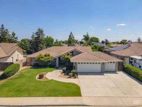 11123 Coachlight Ct, Bakersfield, CA 93312