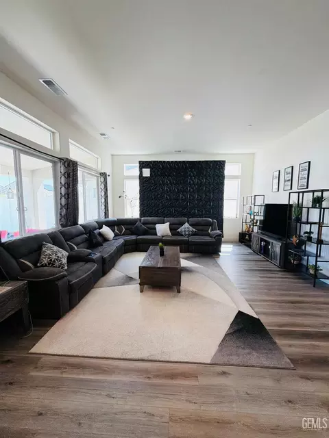 Living - 14902 Pemberley Passage Ave, Bakersfield, CA 93311 photo 1 of 2