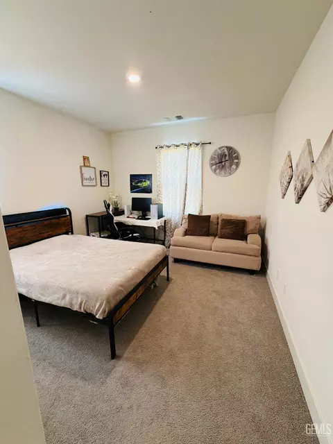 Bedroom - 14902 Pemberley Passage Ave, Bakersfield, CA 93311 photo 2 of 5
