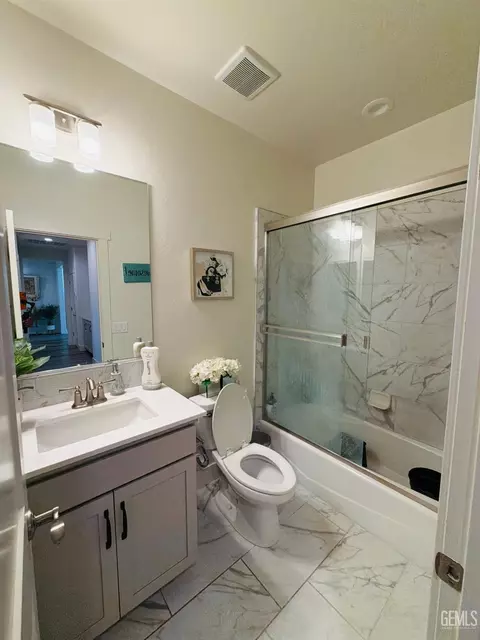 Bath - 14902 Pemberley Passage Ave, Bakersfield, CA 93311 photo 2 of 4