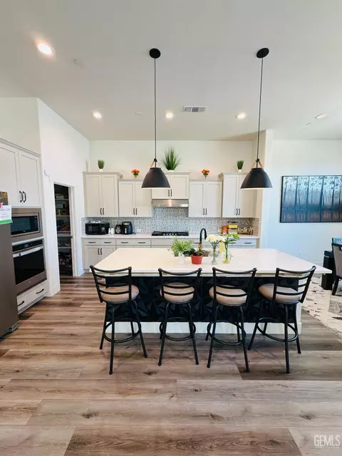 Kitchen - 14902 Pemberley Passage Ave, Bakersfield, CA 93311 photo 3 of 3