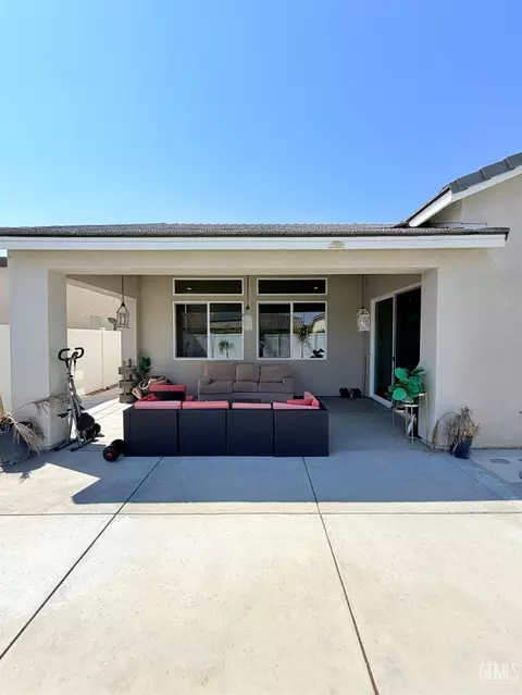 Exterior - 14902 Pemberley Passage Ave, Bakersfield, CA 93311 photo 2 of 5