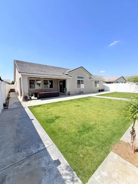 Exterior - 14902 Pemberley Passage Ave, Bakersfield, CA 93311 photo 4 of 5