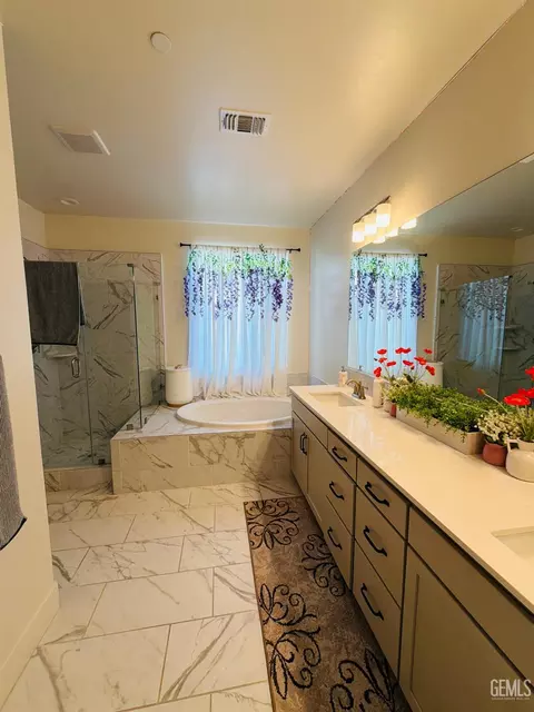 Bath - 14902 Pemberley Passage Ave, Bakersfield, CA 93311 photo 3 of 4
