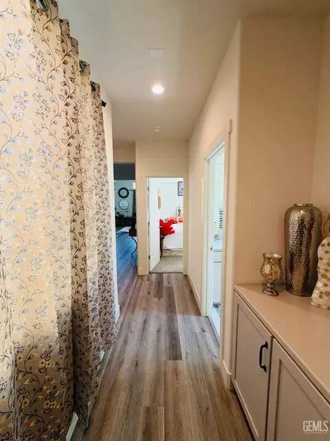 Entry Way - 14902 Pemberley Passage Ave, Bakersfield, CA 93311 photo 2 of 3