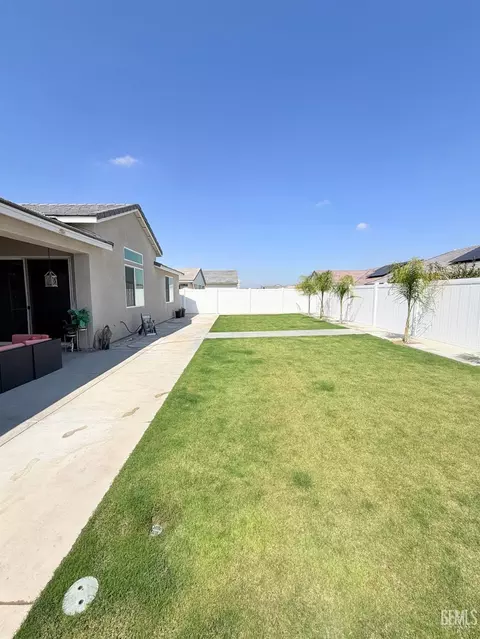 Exterior - 14902 Pemberley Passage Ave, Bakersfield, CA 93311 photo 3 of 5