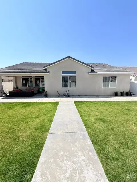 Exterior - 14902 Pemberley Passage Ave, Bakersfield, CA 93311 photo 5 of 5