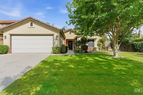 506 Baltimore Dr, Bakersfield, CA 93312