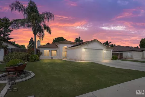 6611 Radio Flyer Dr, Bakersfield, CA 93312
