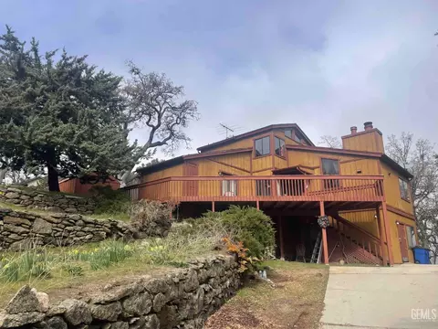 26020 Oakflat Dr, Tehachapi, CA 93561