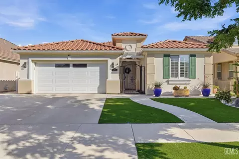 215 Port Logan Dr, Bakersfield, CA 93312