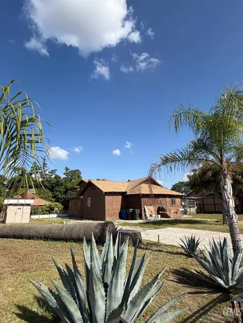 374 Broadway St, Wasco, CA 93280