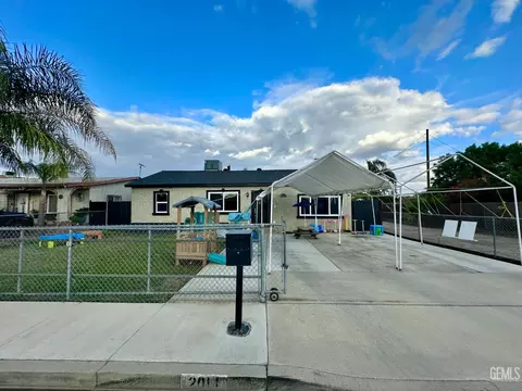 2014 Rounds St, Delano, CA 93215