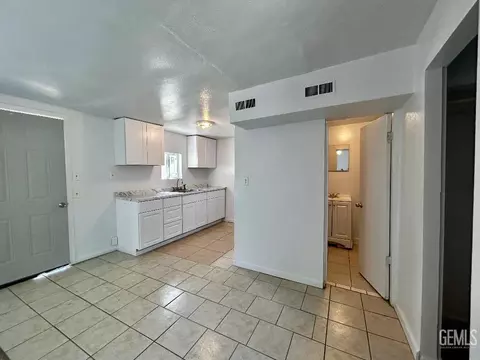 Entry Way - 707 Fillmore, Taft, CA 93268 photo 1 of 1