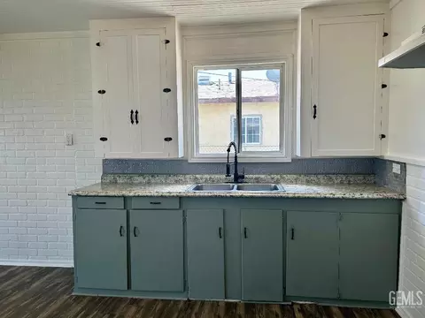 Kitchen - 707 Fillmore, Taft, CA 93268 photo 2 of 3