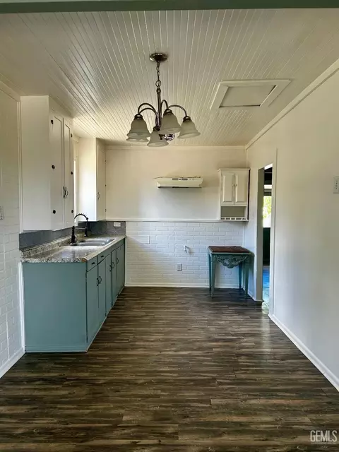 Kitchen - 707 Fillmore, Taft, CA 93268 photo 1 of 3