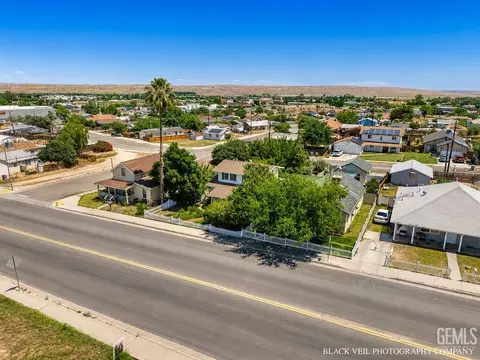 View/Area - 402 S 10th St, Taft, CA 93268 photo 6 of 8