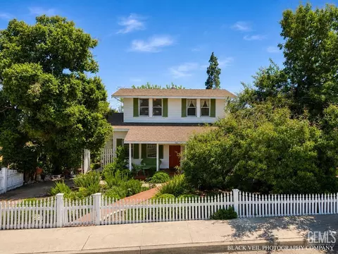 Exterior - 402 S 10th St, Taft, CA 93268 photo 3 of 13