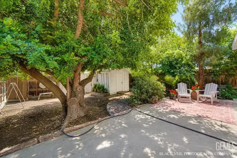 Exterior - 402 S 10th St, Taft, CA 93268 photo 10 of 13