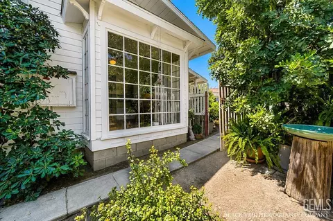 Exterior - 402 S 10th St, Taft, CA 93268 photo 8 of 13