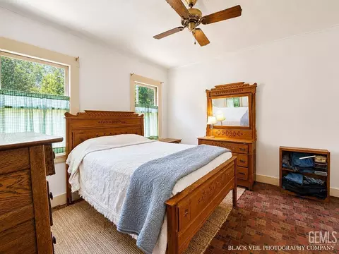 Bedroom - 402 S 10th St, Taft, CA 93268 photo 2 of 4