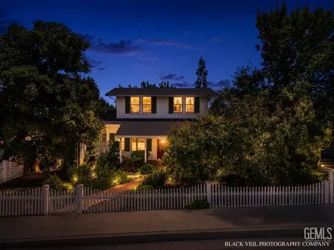 Exterior - 402 S 10th St, Taft, CA 93268 photo 2 of 13
