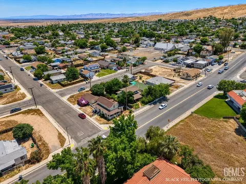View/Area - 402 S 10th St, Taft, CA 93268 photo 8 of 8