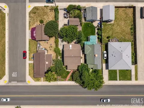 View/Area - 402 S 10th St, Taft, CA 93268 photo 2 of 8