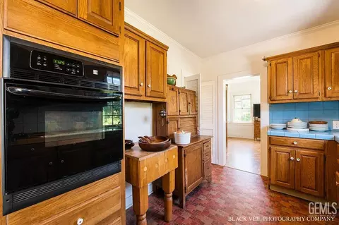 Kitchen - 402 S 10th St, Taft, CA 93268 photo 3 of 3