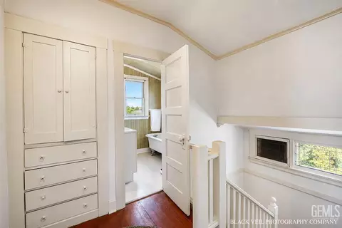 Entry Way - 402 S 10th St, Taft, CA 93268 photo 1 of 1