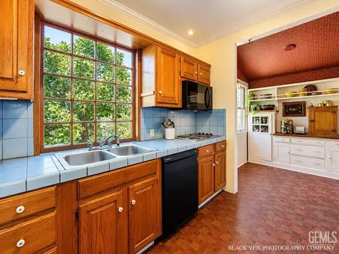 Kitchen - 402 S 10th St, Taft, CA 93268 photo 1 of 3