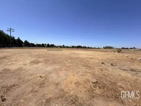 747 E Casa Loma Dr, Bakersfield, CA 93307 photo 5