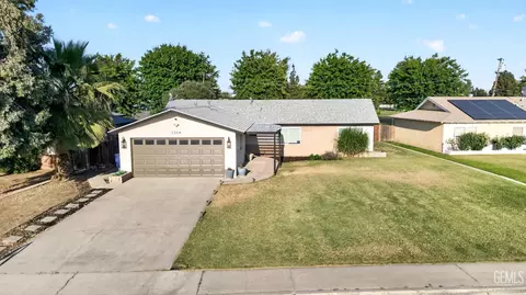 2304 Sandpiper Rd, Bakersfield, CA 93309