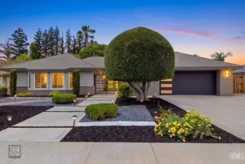 8821 Sierra Oak Dr, Bakersfield, CA 93309