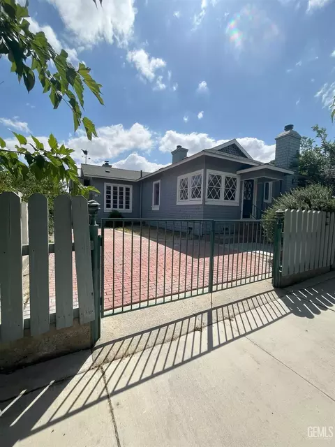 613 Woodrow St, Taft, CA 93268