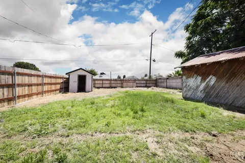 Exterior - 706 Polk St, Taft, CA 93268 photo 4 of 7