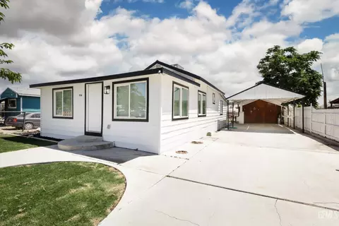 Exterior - 706 Polk St, Taft, CA 93268 photo 6 of 7