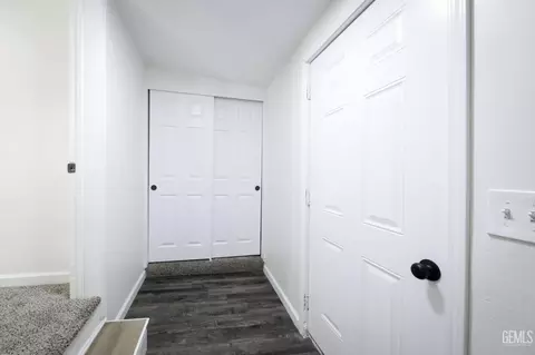 Entry Way - 706 Polk St, Taft, CA 93268 photo 2 of 2